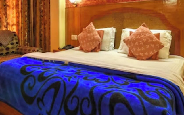 Hotel K-I-N-G Palace