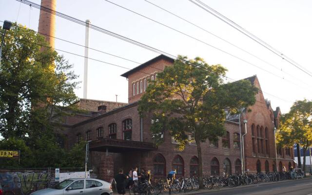 Subraum Hostel вид на фасад