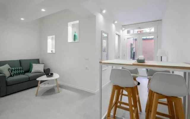 Ormesini Courtyard Apartment