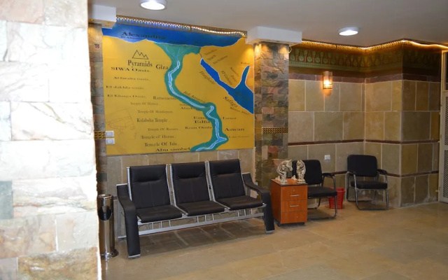 Comfort Pyramids Inn