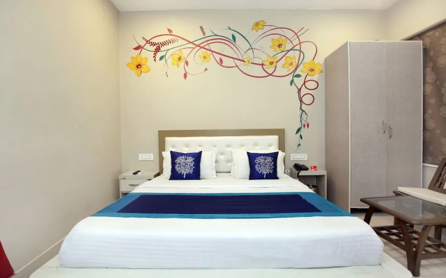 OYO 10070 Hotel Satkar Regency