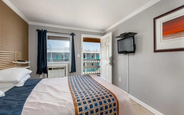 Boardwalk Hotel Charlee & Beach House Rentals
