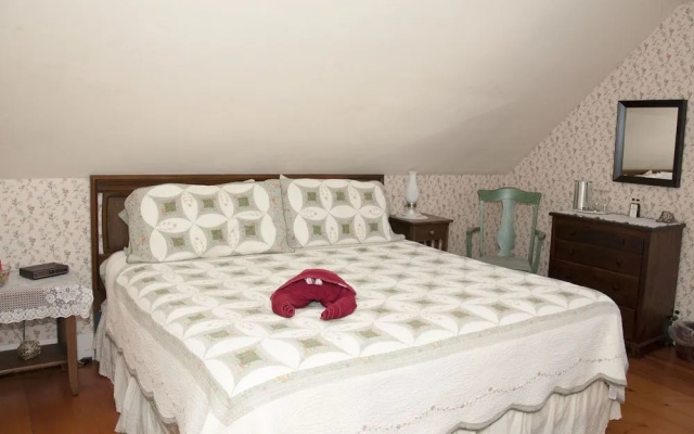 Candlebay Inn