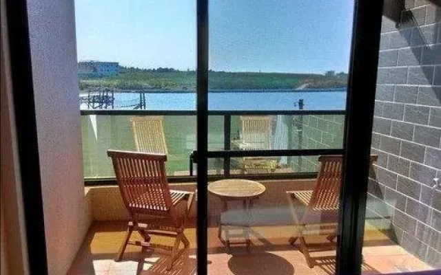 Six Color Sea B & B
