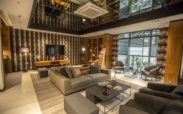 Honour Hotel