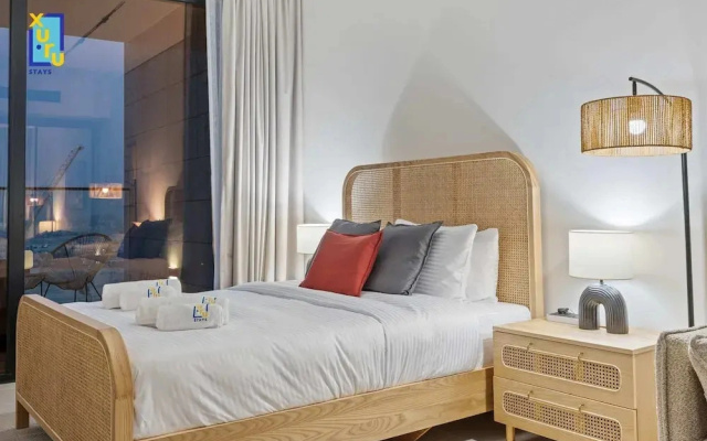 Timeless & Textured Studio w/ Jacuzzi Trillionaire