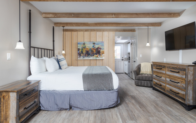 Sky Ranch Lodge