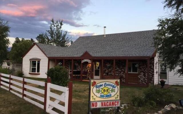 Отель Rose Cottage Bed & Breakfast вид на фасад