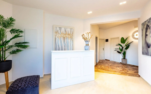 Pinelopi Beach Suites