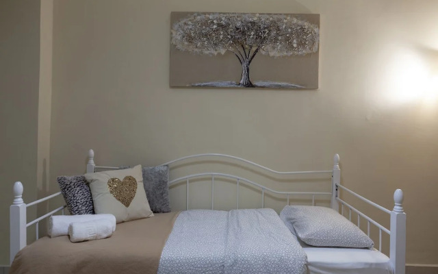 Renovated & Cool Flat In Ideal Location