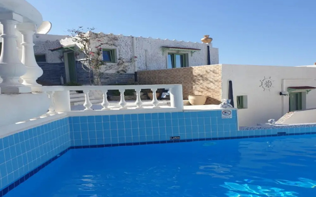 Studio Quiet And Peaceful And Very Relaxing With Kitchen, Shared Pool and Ac