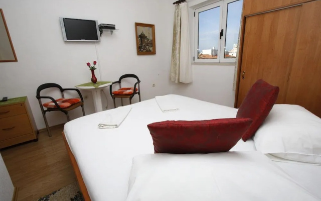 Kiwi Apartment