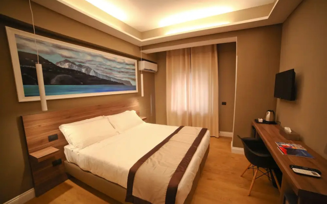 7th Floor Suite