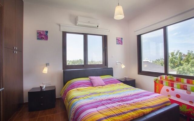 Отель Protaras St Raphael Villa комната для гостей