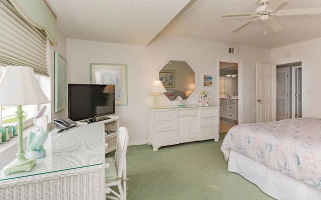 OC104 - Ocean Condo by RedAwning