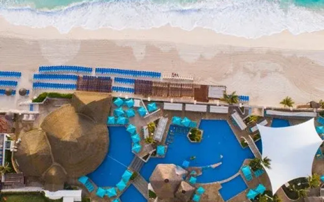 Club Solaris Cancún - 5 Nights, Cancún, Mexico