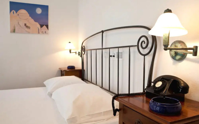 Alexandros Hotel