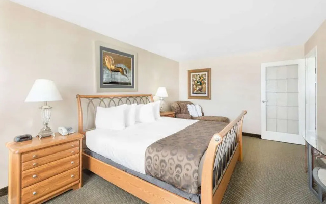 Ramada By Wyndham Clairmont/Grande Prairie