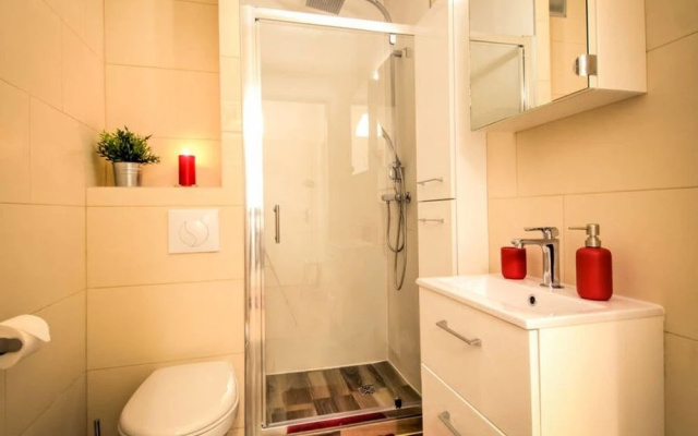 Nice 2 Rooms in European District