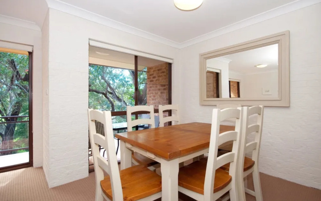Nicholli, Bay Parklands, Unit 35/2 Gowrie Avenue