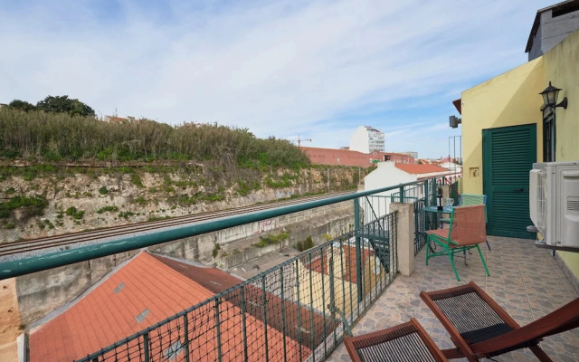 Bright Apt W Balcony, Ac, Parking, By Timecooler