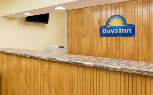 Days Inn & Suites By Wyndham Dayton North