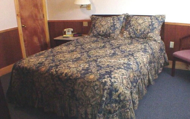 Lazy E Motor Inn