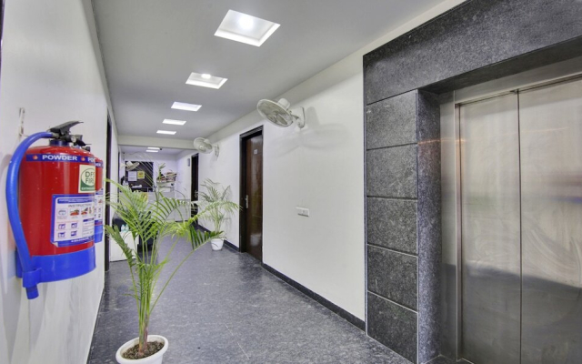 YOYO ROOMS NEAR SECTOR 16 METRO Noida