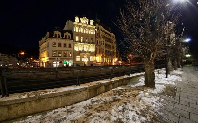 Hotel Alisa вид на фасад