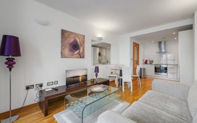 Central and Elegant City Apt With Balcony