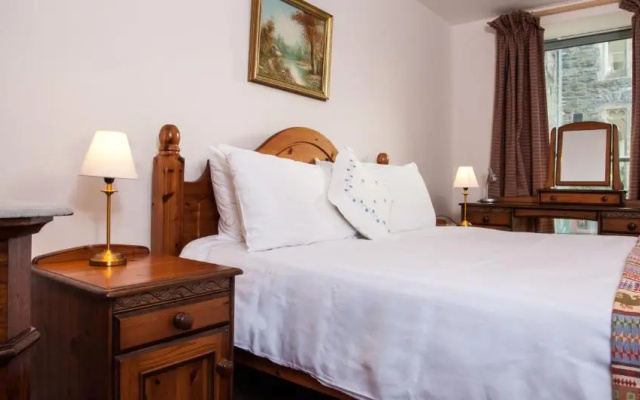 Torr Apartments - Highland Club