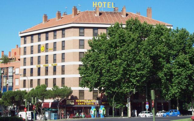 Hotel Puerta de Toledo вид на фасад