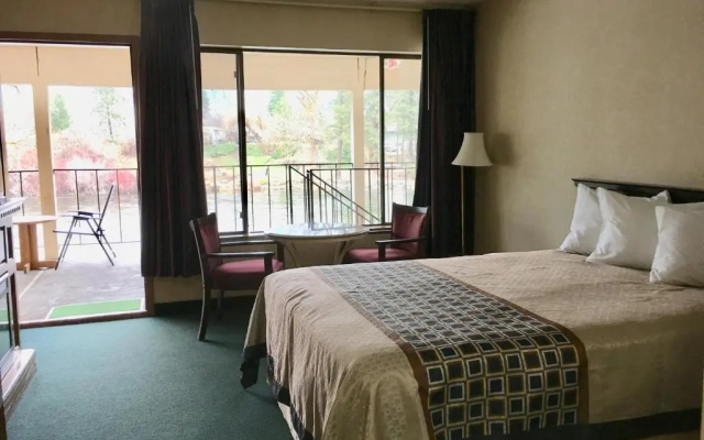 River's Edge Lodge
