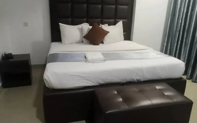 4th Apartment and Suites