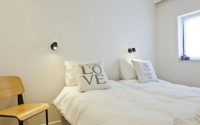 Elegant 2BR with Veranda by FeelHome