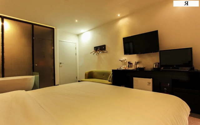 Iris Hotel