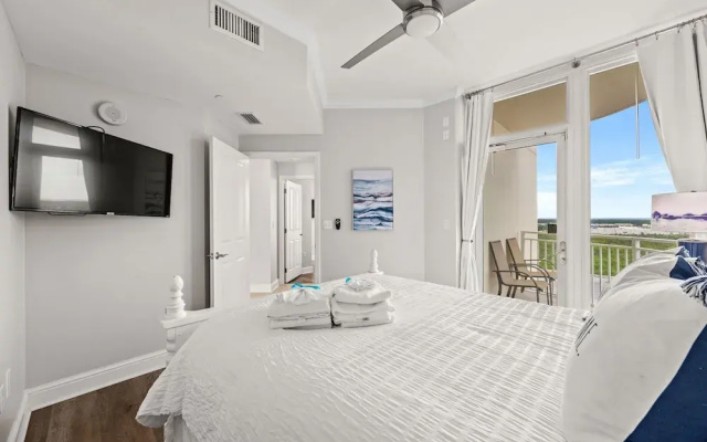 Luxury Beachfront Condo w/ 2 Balconies! Sleeps 8! Walk to Pier Park!