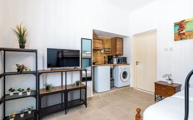Zulu Studio & Terrace in Larnaca