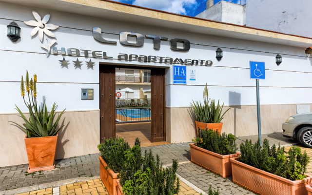 Hotel Apartamentos Loto Conil вид на фасад