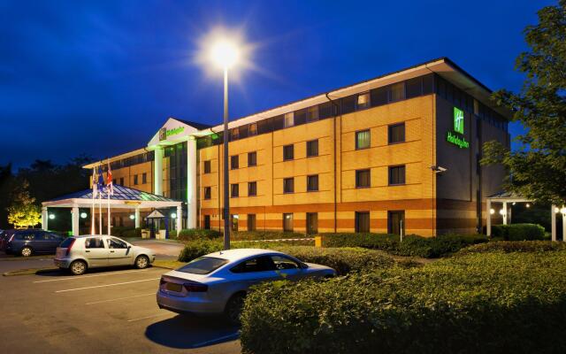 Отель Holiday Inn WARRINGTON вид на фасад