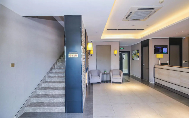 Yalan SEL High-Rise Hotel (Wuliying Subway Station)