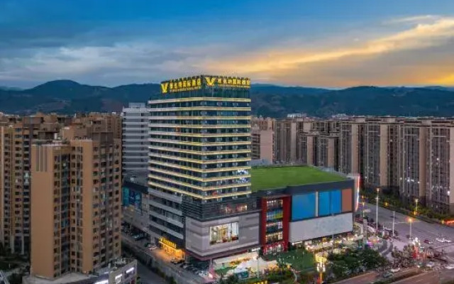 Vienna International Hotel (Xichang Qionghai Wetland Wanda Plaza Store)