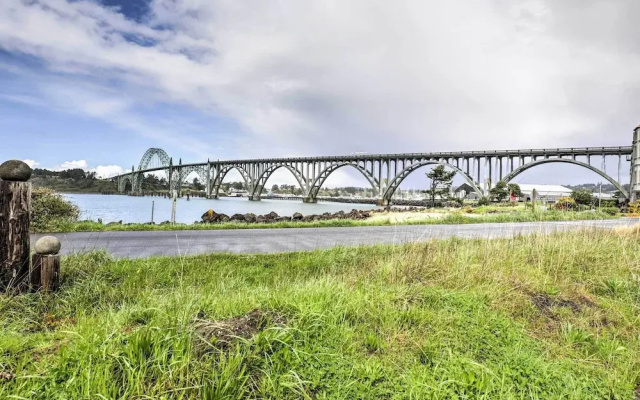 Waterfront Oregon Abode w/ Balcony & Ocean Views!