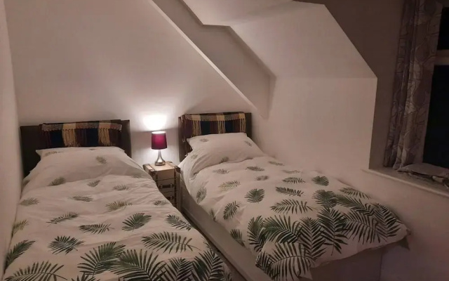 3 Bed Barn - Sleeps up to 6 - Parking - Wifi