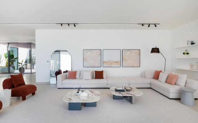 Luxe 4BR Villa Private Pool Beach Al Zorah