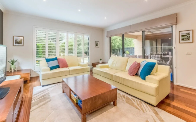 Oceans 11 - Surfside - Wifi & Foxtel - Pet Friendly (Outside Only)
