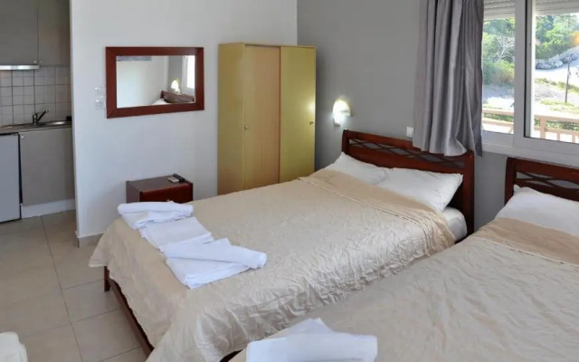 Coralli Beach Studios-Apartments