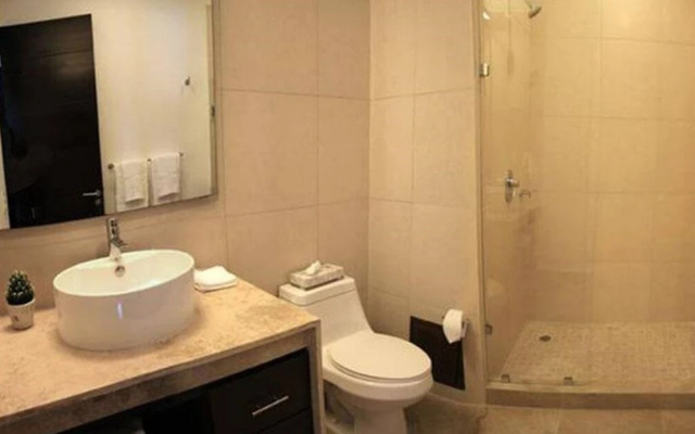 M8 Condo in Tropical Hideaway by Gate48