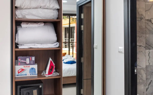 Naiharn Sea Apartment