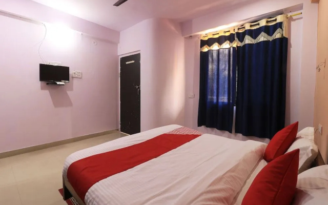 OYO 28636 Roopam Places